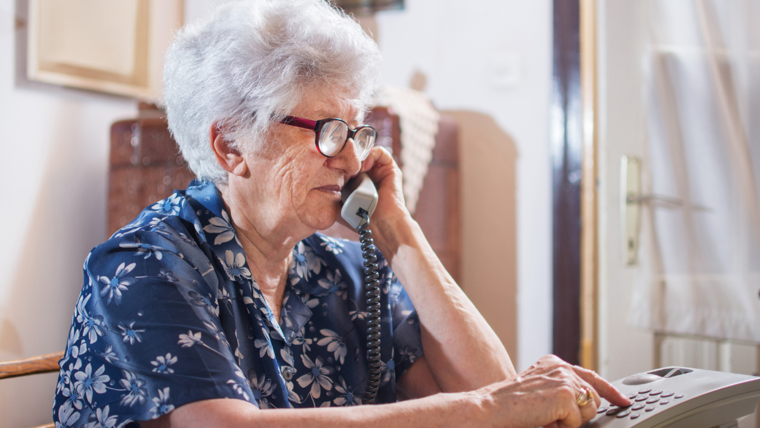 How Can Landline Call Blockers Support Safer Communication for Widowed Seniors? 